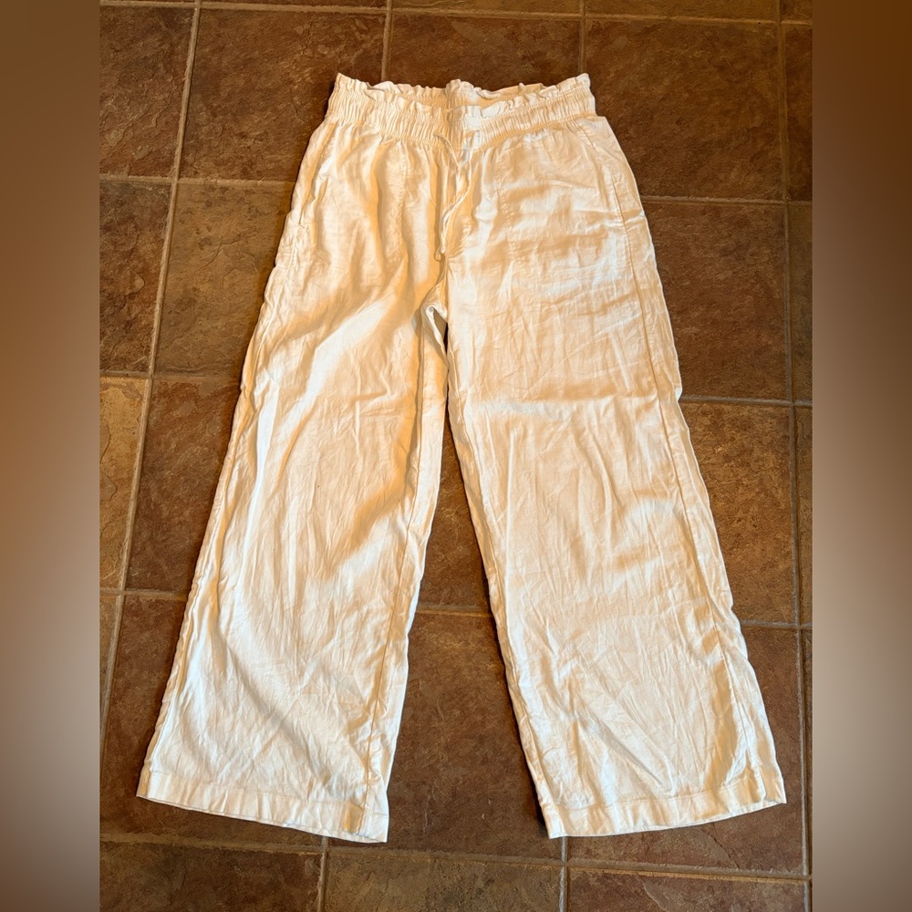 American Eagle Outfitters Stretch Cream colored Pants size medium
